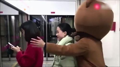 皮头套视频,揭秘时尚潮流的神秘面纱